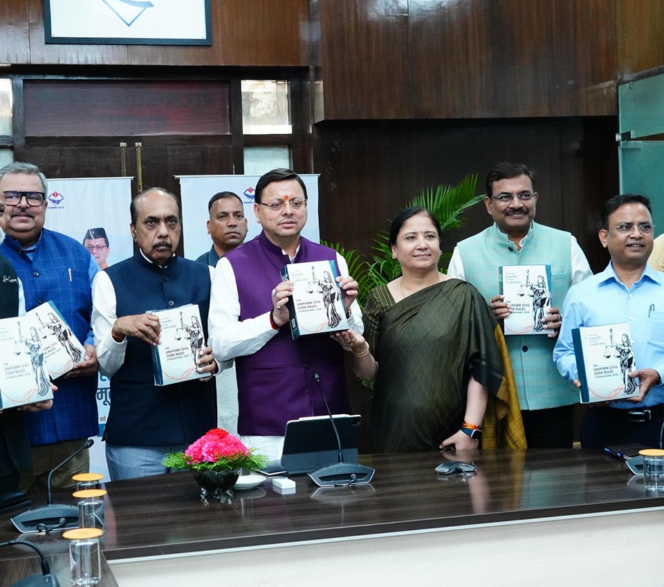 उत्तराखंड में समान नागरिक संहिता लागू करने की तैयारी, समिति ने नियमावली का ड्राफ्ट मुख्यमंत्री को सौंपा 2 463776344_853189520317414_293581703948472289_n.jpg