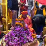 बैकुंठ चतुर्दशी पर बाबा कमलेश्वर महादेव जी की पूजा, 1008 कमल पुष्प अर्पित